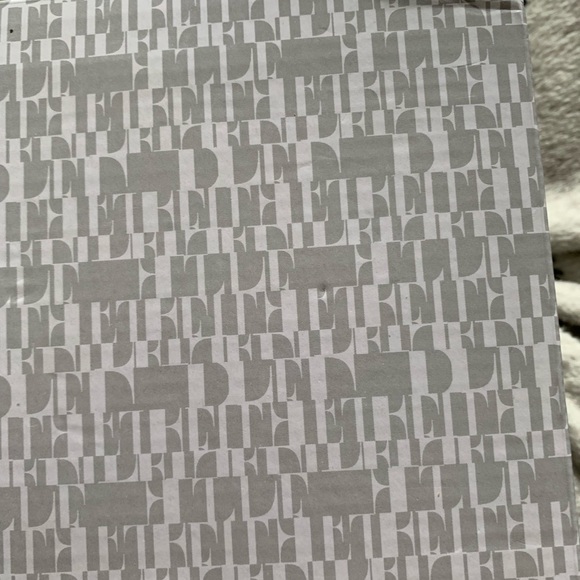 Elle Decor Embossed Throw blanket white NWT - Picture 8 of 9